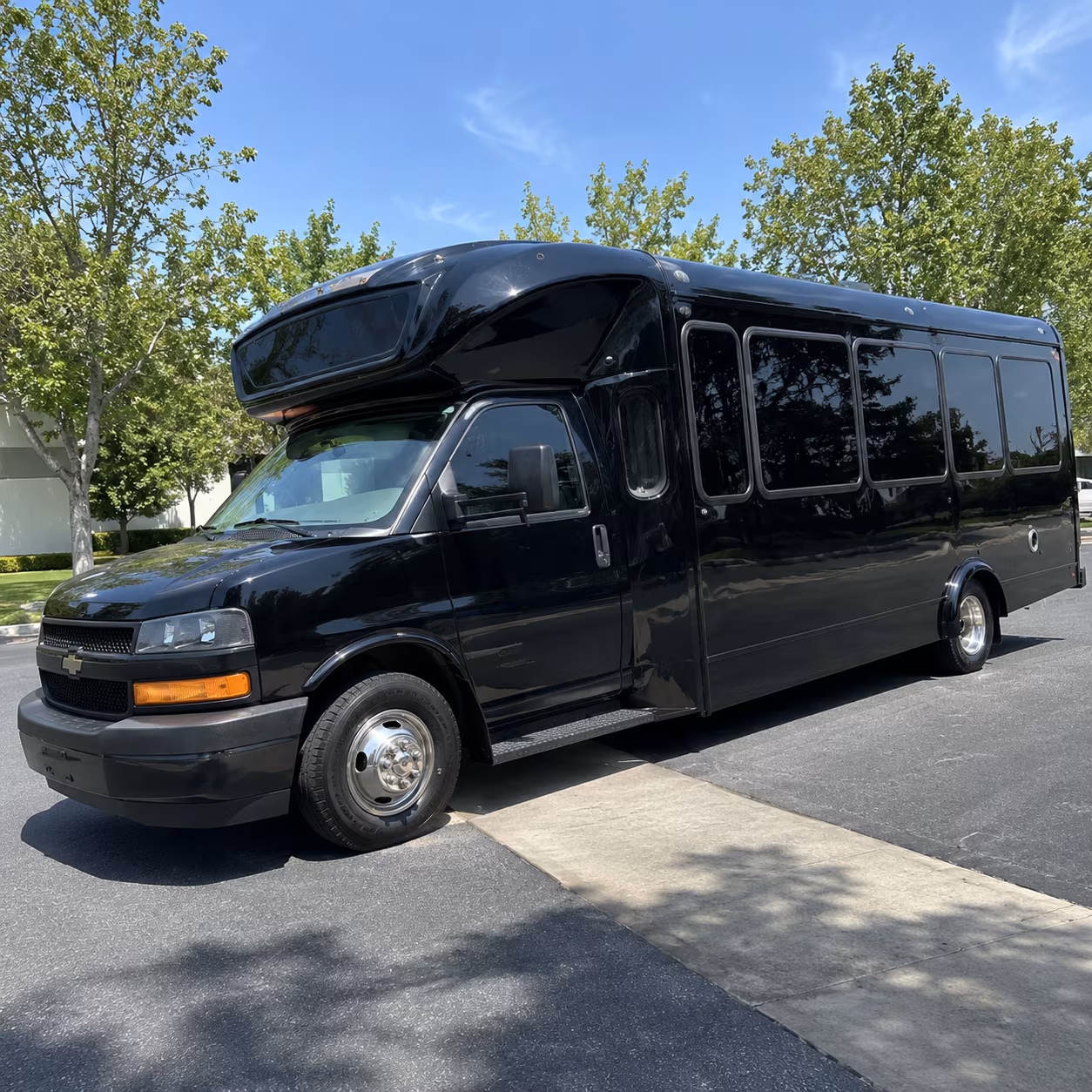 compton 15 passenger party bus