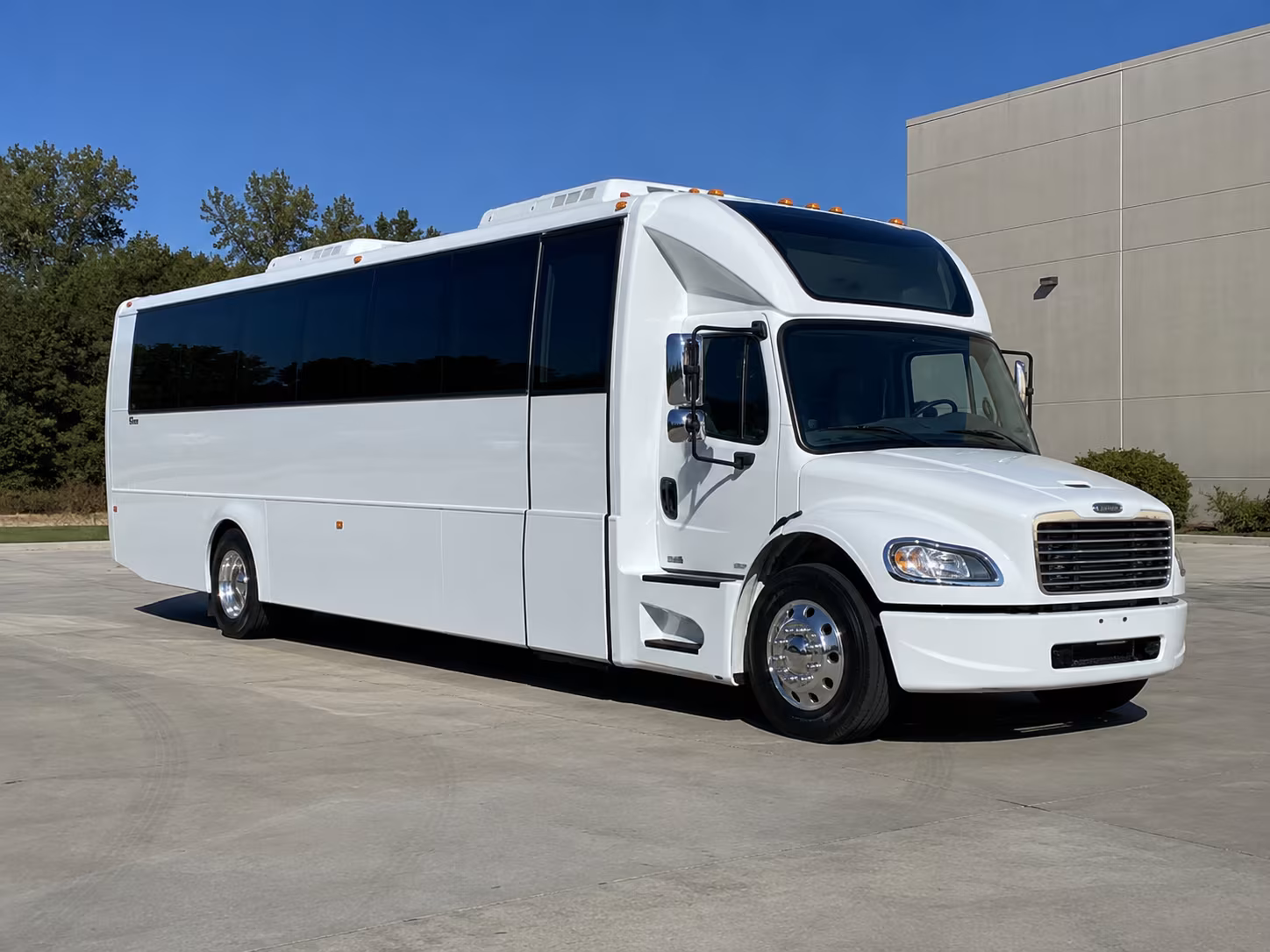 compton 28 passenger party bus